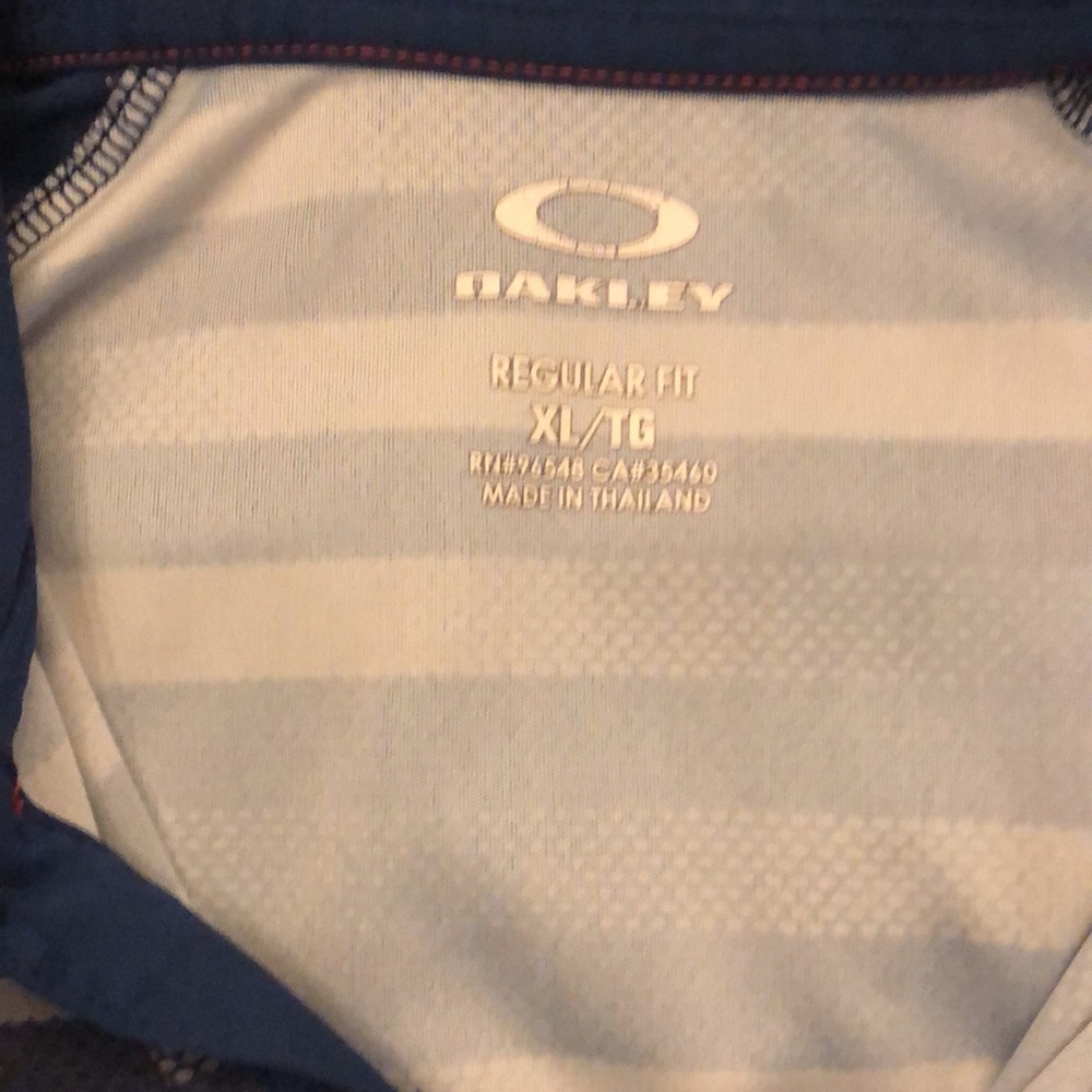 Oakley golf polo. Size XL - Picture 4 of 4